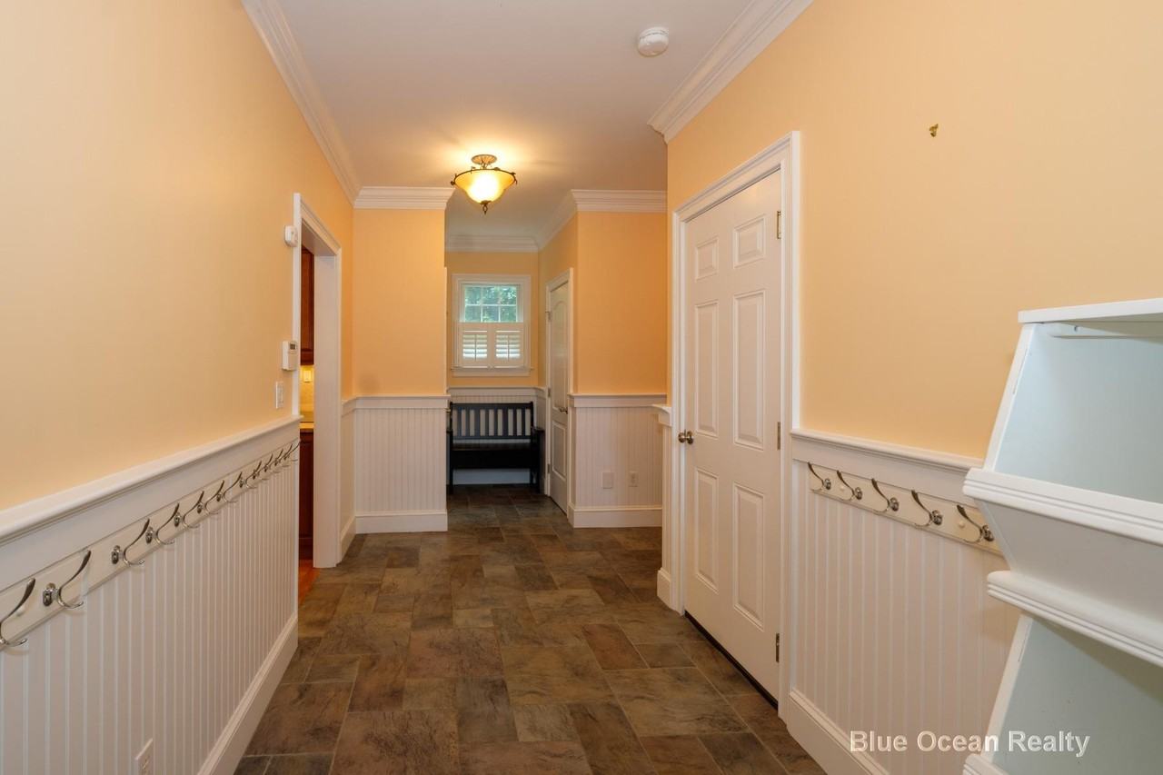 11 Bobolink Rd - Photo 3 of 36