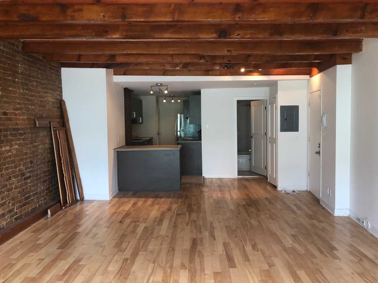 250-A Rue Saint Paul Est #301 - Photo 3 of 12