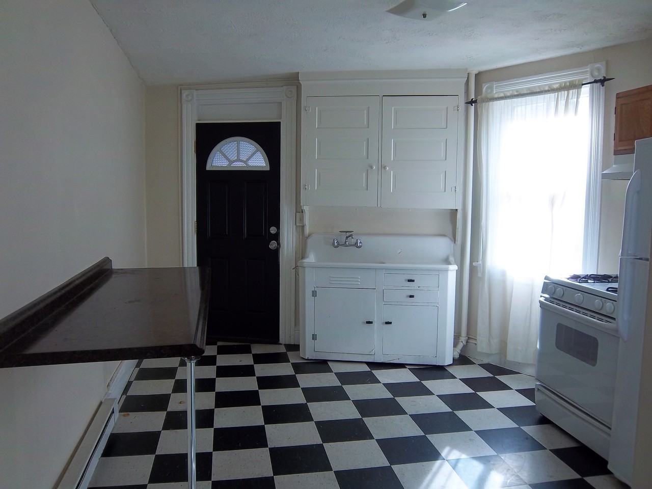 344 W King St - Photo 2 of 10