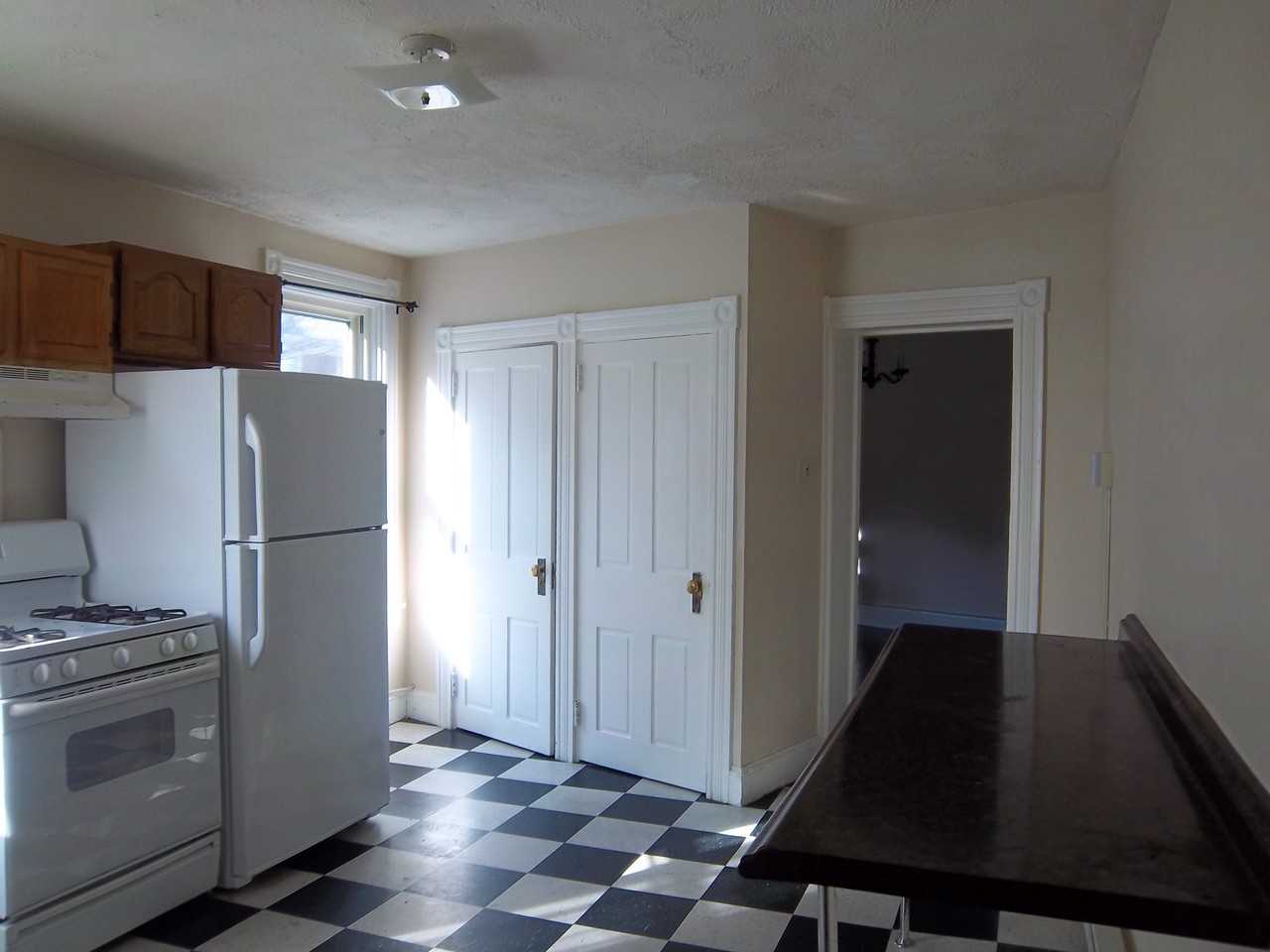 344 W King St - Photo 3 of 10