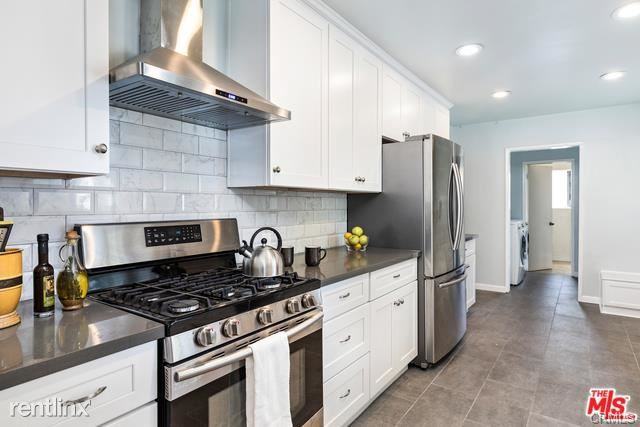 6322 W 79th St - Photo 2 of 9