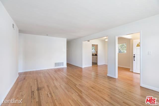 6322 W 79th St - Photo 3 of 9