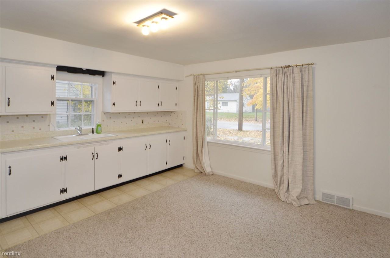 725 Fairbanks Ave - Photo 3 of 5