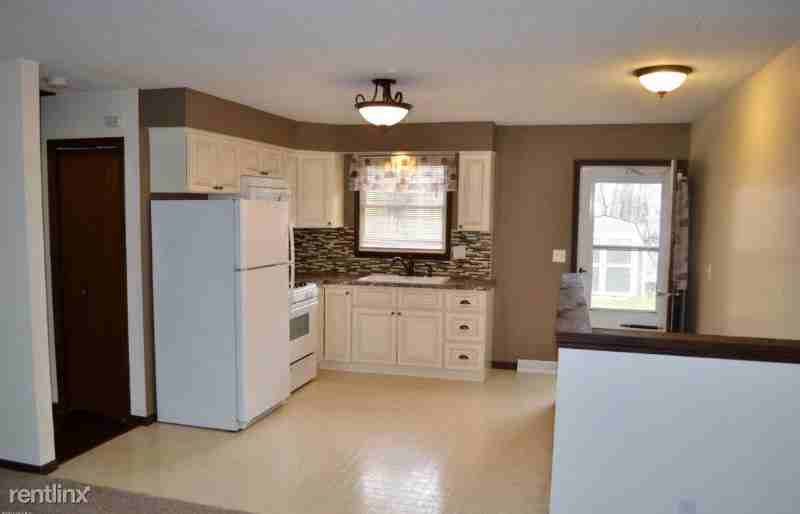 2168 Plainfield Ave - Photo 2 of 10