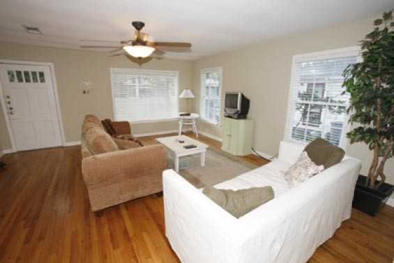 3907 Avenue F - Photo 2 of 7
