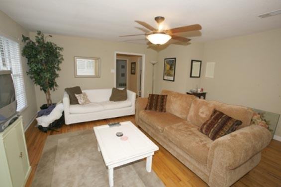 3907 Avenue F - Photo 3 of 7
