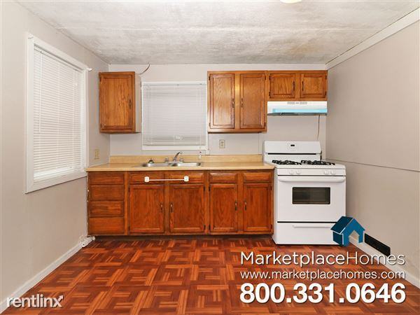 815 S Main St - Photo 2 of 10