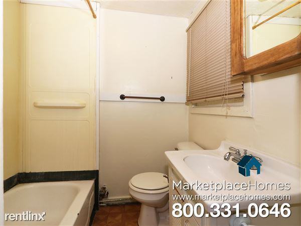 815 S Main St - Photo 3 of 10