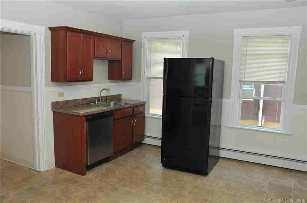 38 Lyons St - Photo 2 of 22