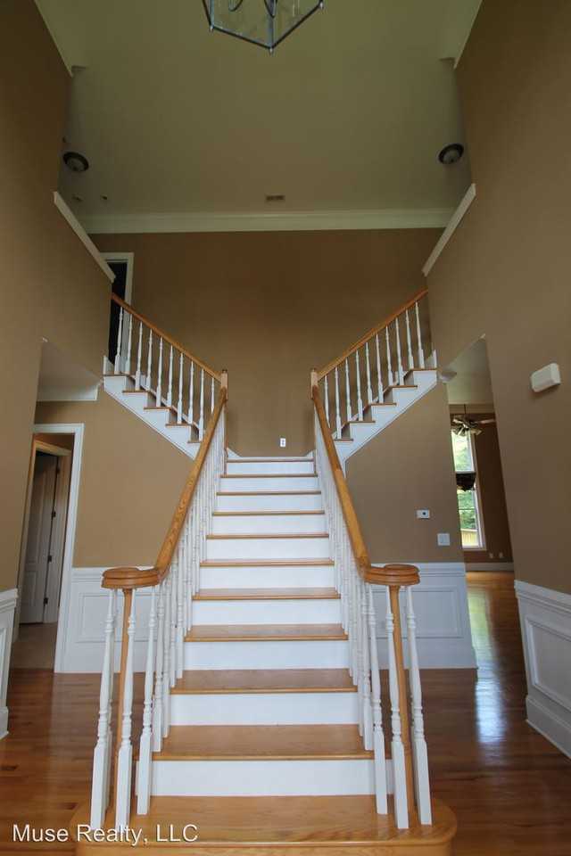 1015 Oakenshaw St - Photo 2 of 43