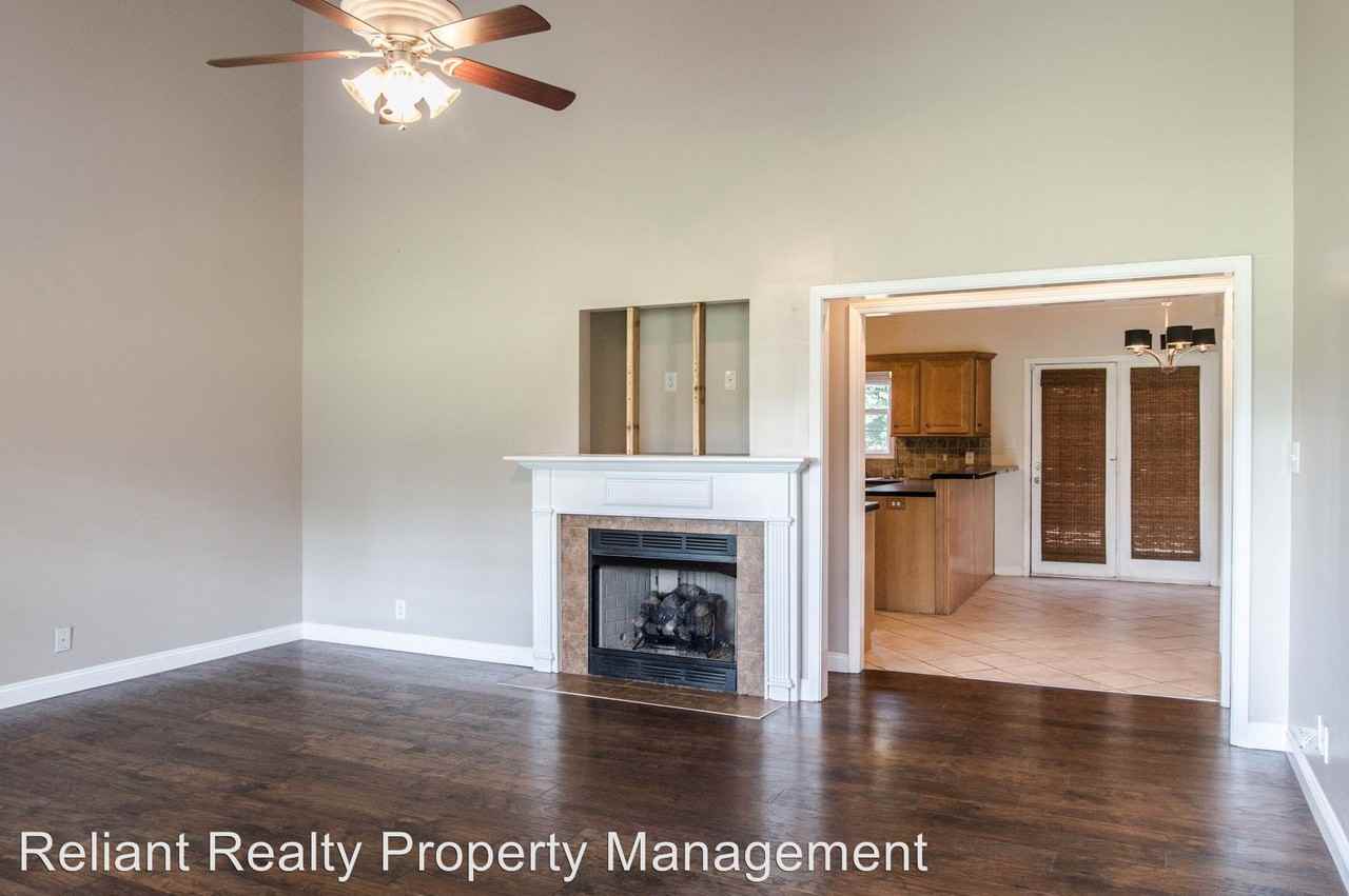 1375 Tannahill Way - Photo 3 of 20