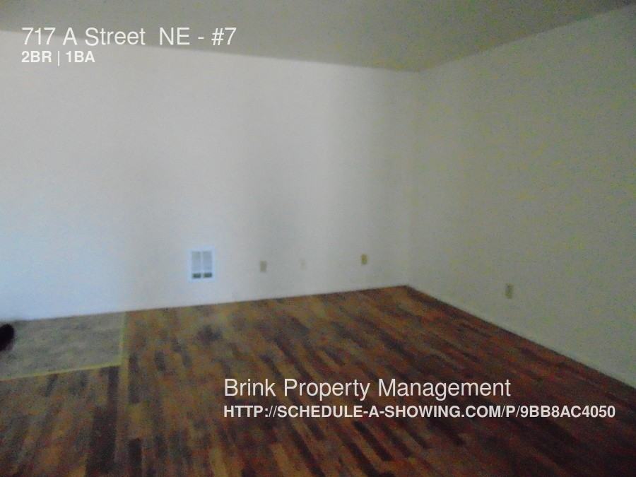 717 A St NE #7 - Photo 3 of 8