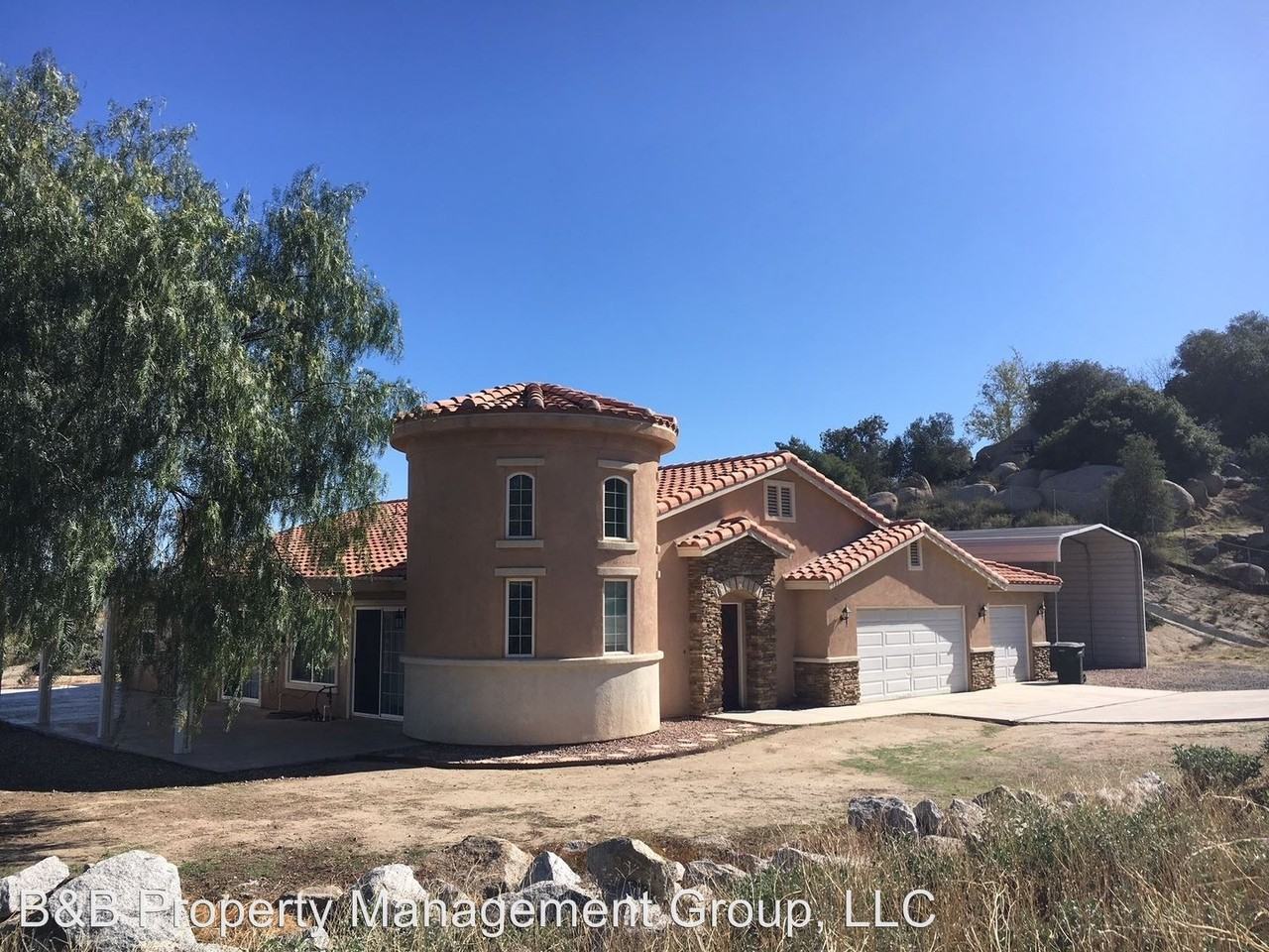 1375 Rimrock Dr - Photo 2 of 8