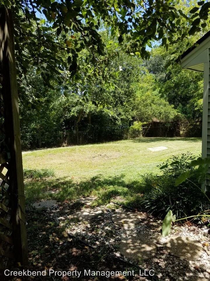 1036 Oakcrest Dr - Photo 3 of 14