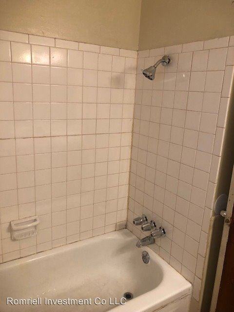 433 NW 84th St - Photo 3 of 12