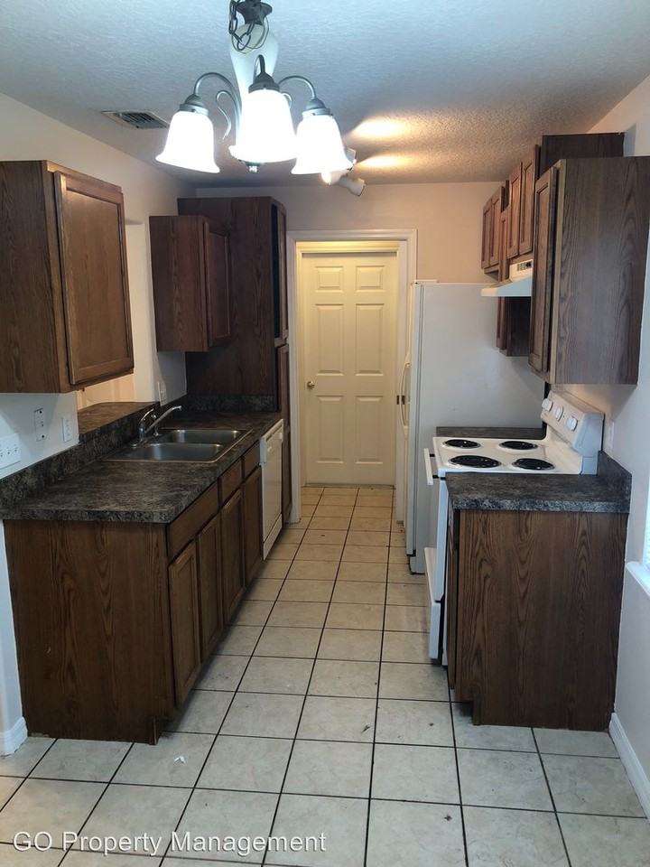 225 Ruffel St - Photo 3 of 14