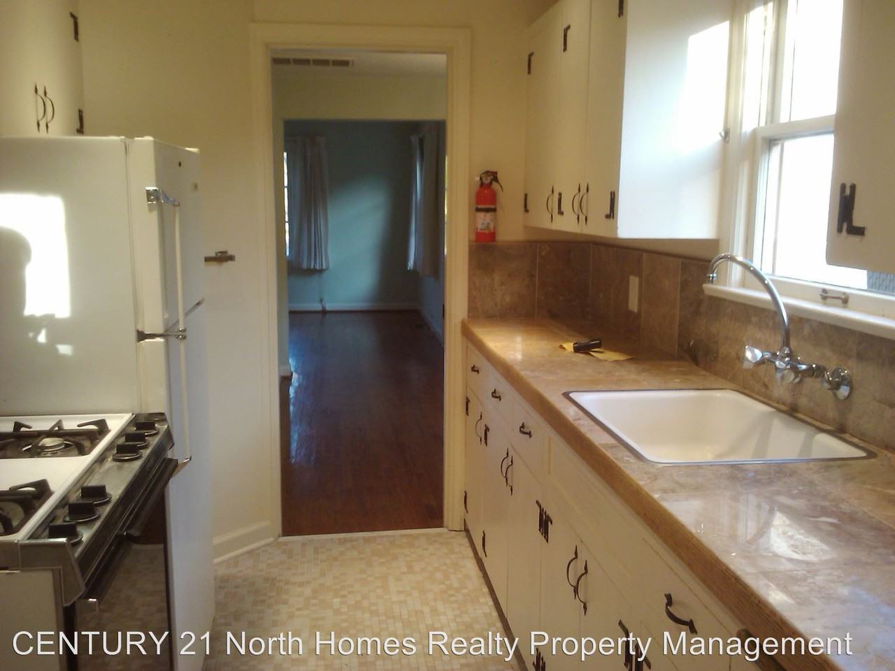 2335 41st Ave E - Photo 3 of 10