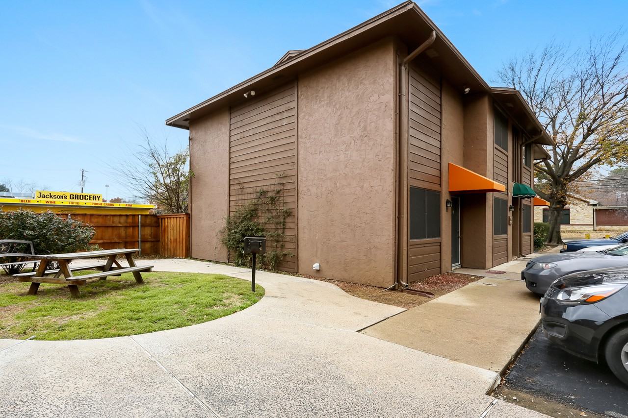 Atrium Gardens - Photo 3 of 15