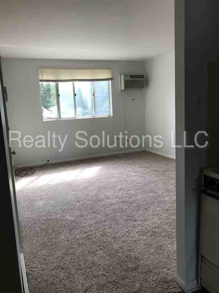 195 Ambler St - Photo 2 of 7