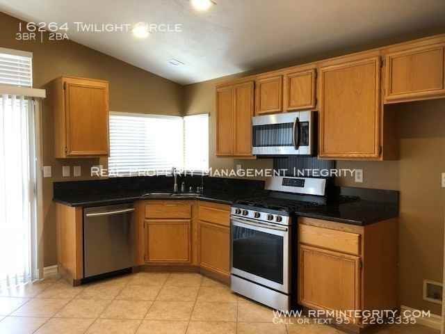 16264 Twilight Cir - Photo 2 of 12