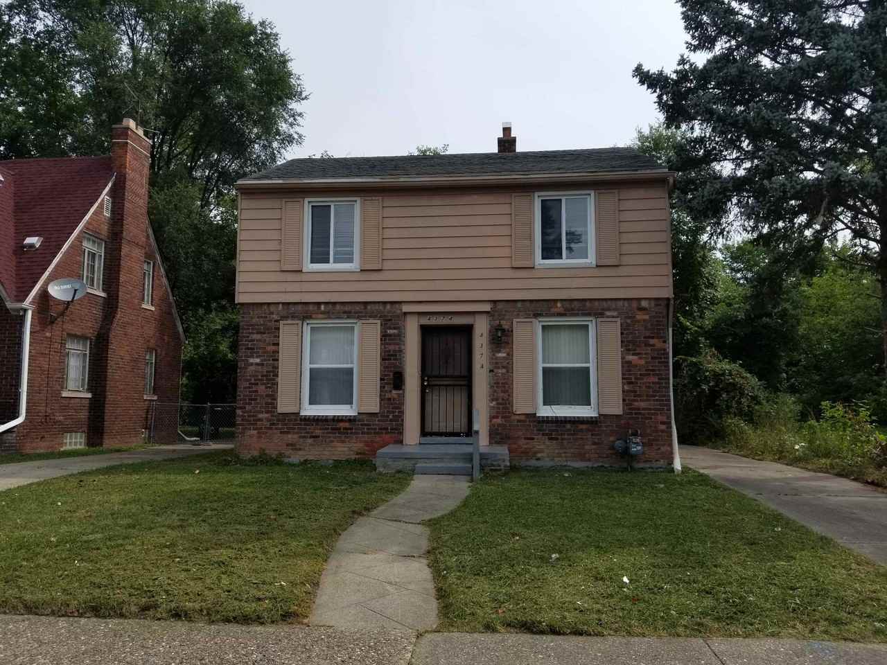 4374 Devonshire Rd - Photo 2 of 17