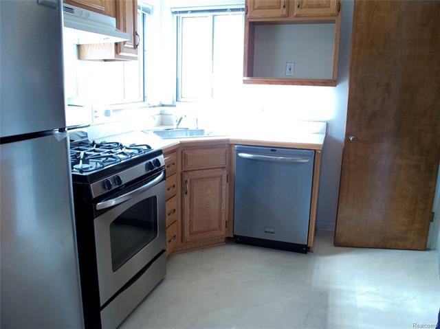 24820 Woodcroft Dr - Photo 3 of 3