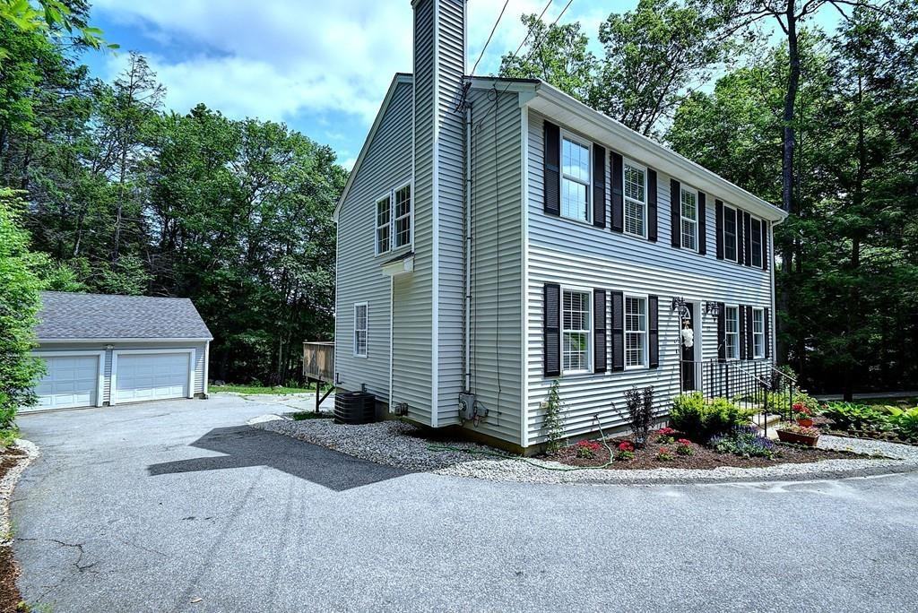 122 Mashapaug Rd - Photo 2 of 30