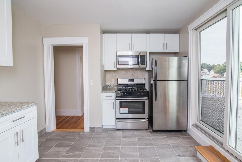 919 Shirley St #2 - Photo 3 of 17