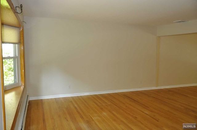 4 Glen Ln - Photo 2 of 12