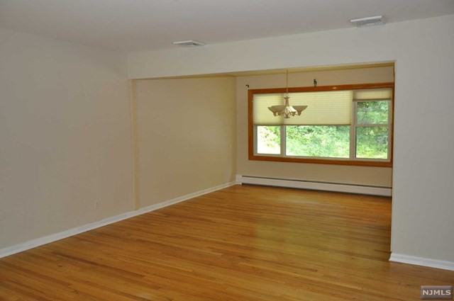 4 Glen Ln - Photo 3 of 12