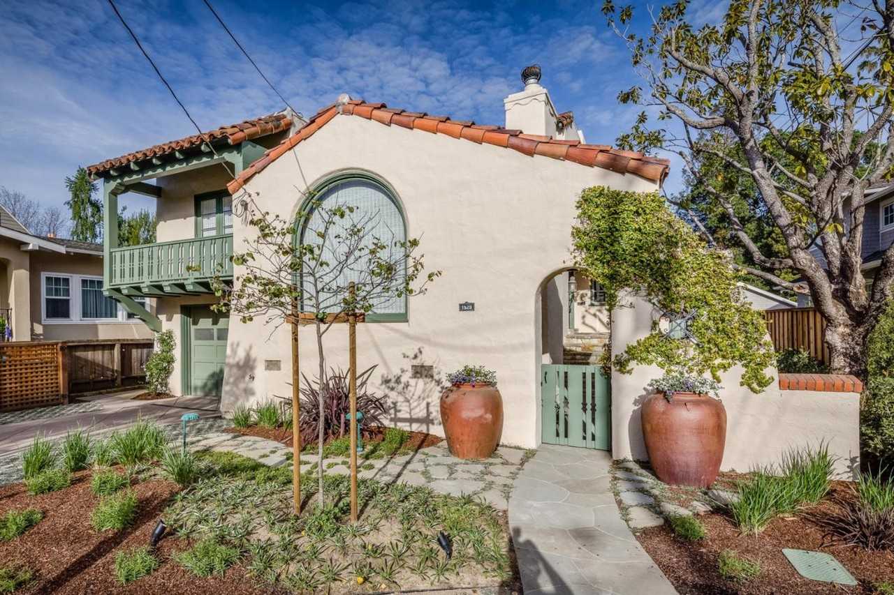 1520 Howard Ave - Photo 2 of 15