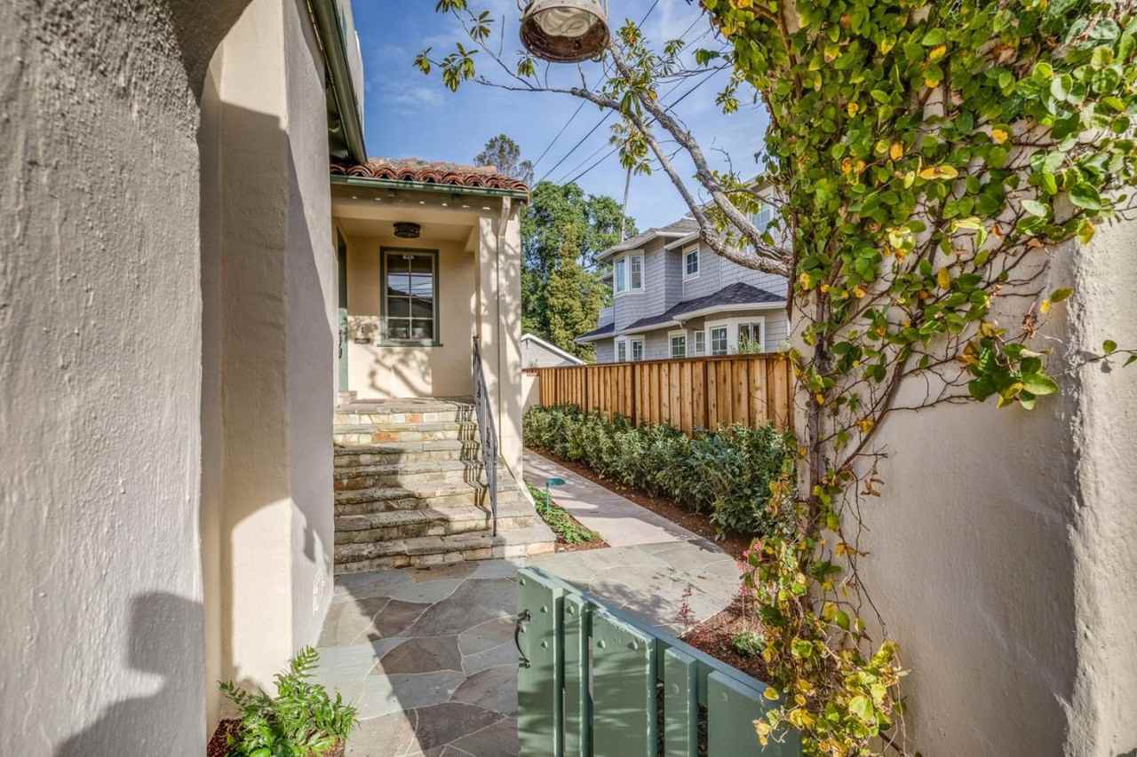 1520 Howard Ave - Photo 3 of 15