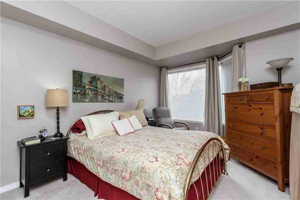 60 Robson Court, Ottawa, ON K2K 2W1 2 Bedroom House for 1,600/month