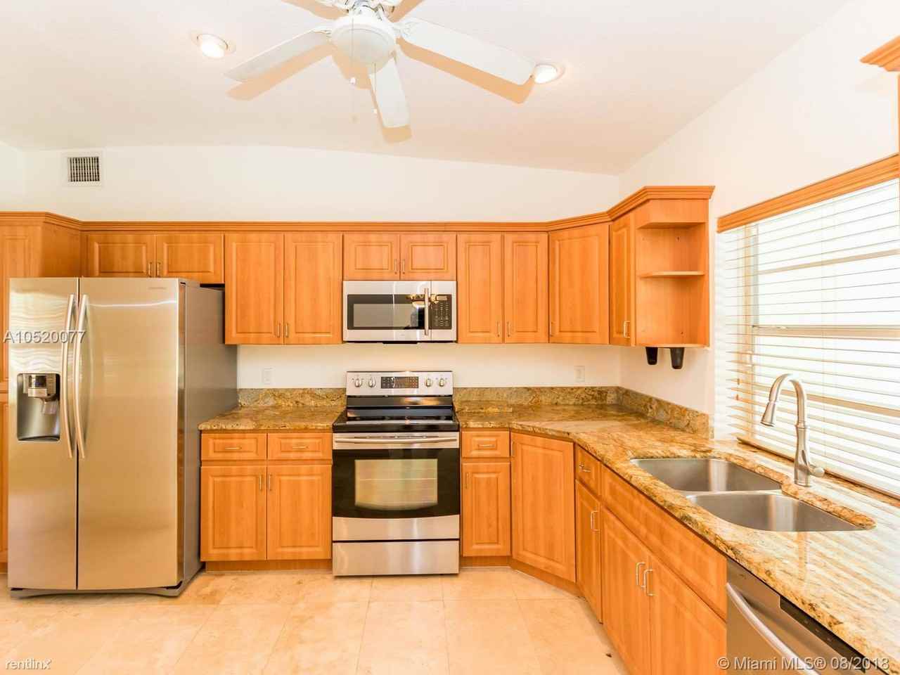 19620 NE 22nd Ave #19620 - Photo 2 of 10