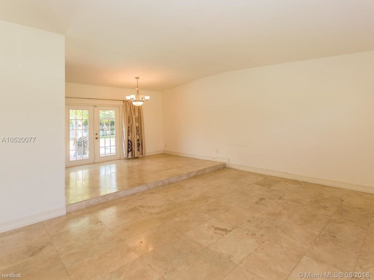 19620 NE 22nd Ave #19620 - Photo 3 of 10