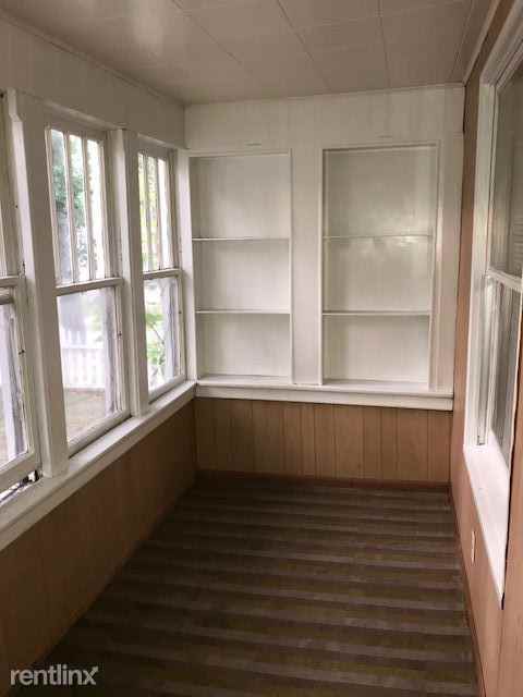 2933 Sanford St - Photo 2 of 16