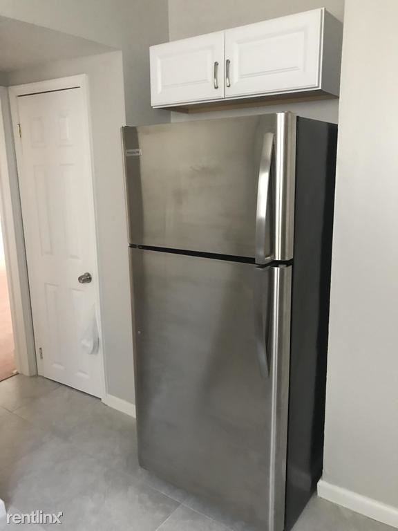 2811 W Garrison Ave #1 - Photo 2 of 10