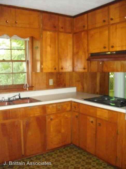 1409 Greenbrier Ln - Photo 3 of 8