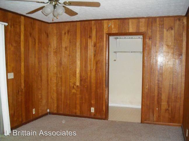 1409 Greenbrier Ln - Photo 2 of 8