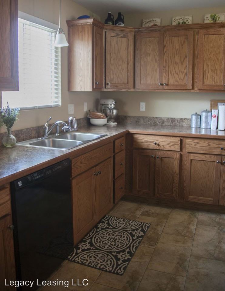 424 Highland Grove Dr - Photo 3 of 13