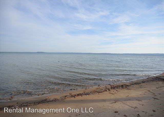 10878 S W Bay Shore Dr - Photo 3 of 10
