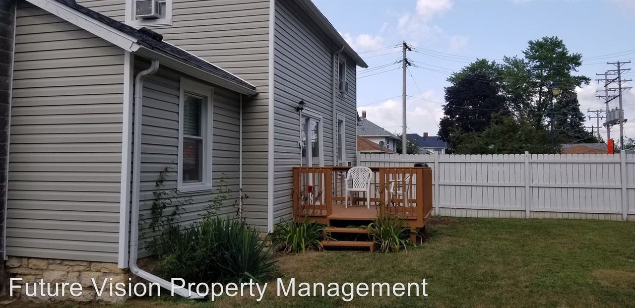 303 S Raynor Ave - Photo 3 of 11
