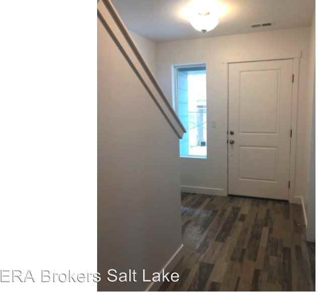 1438 S 590 E - Photo 3 of 24