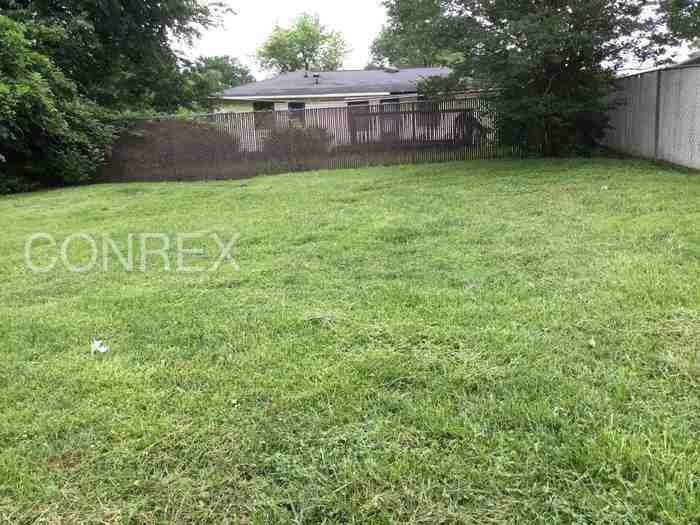 1404 Larchmont Dr - Photo 2 of 14