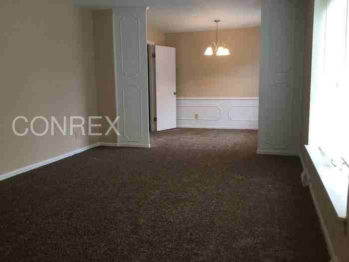 1404 Larchmont Dr - Photo 3 of 14