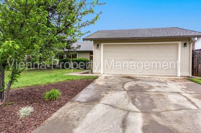 625 Flower Dr - Photo 2 of 27