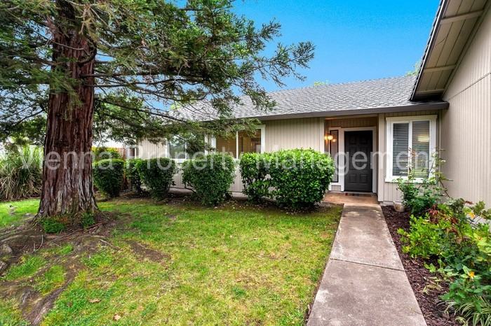 625 Flower Dr - Photo 3 of 27