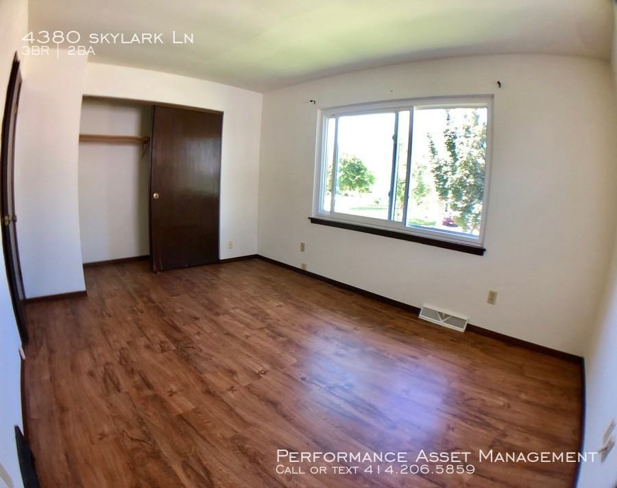 4380 Skylark Ln - Photo 3 of 10