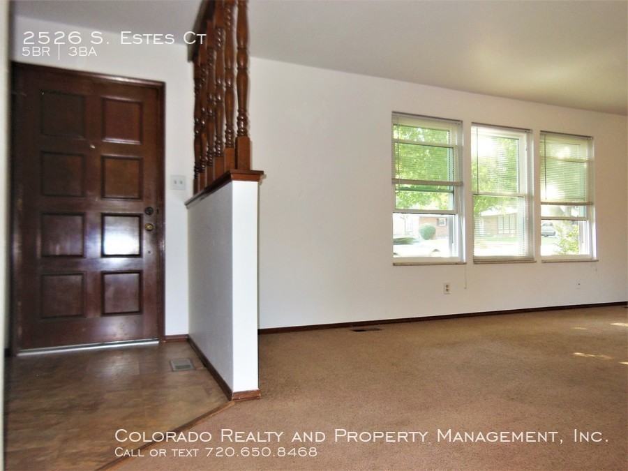 2526 S Estes Ct - Photo 3 of 36