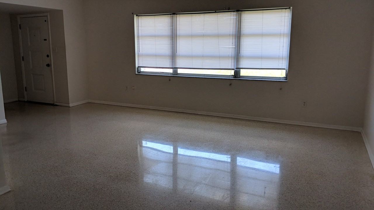 2117 College Dr - Photo 2 of 15